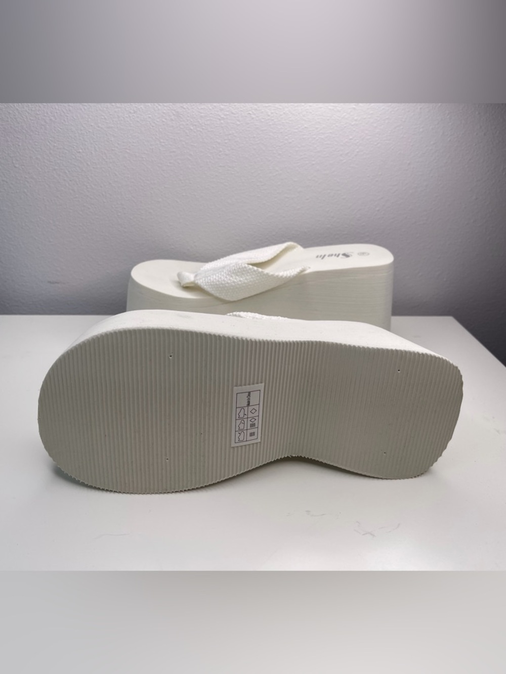 white chunky platform thong sandals, size 6.5 / 37 - Picture 6 of 7